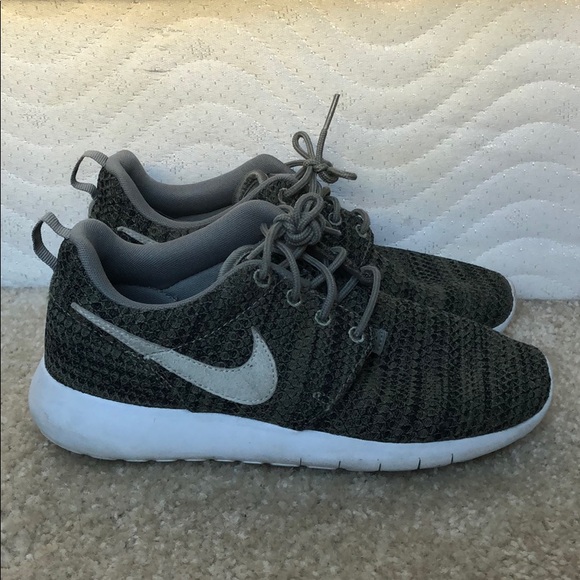 nike roshe army green